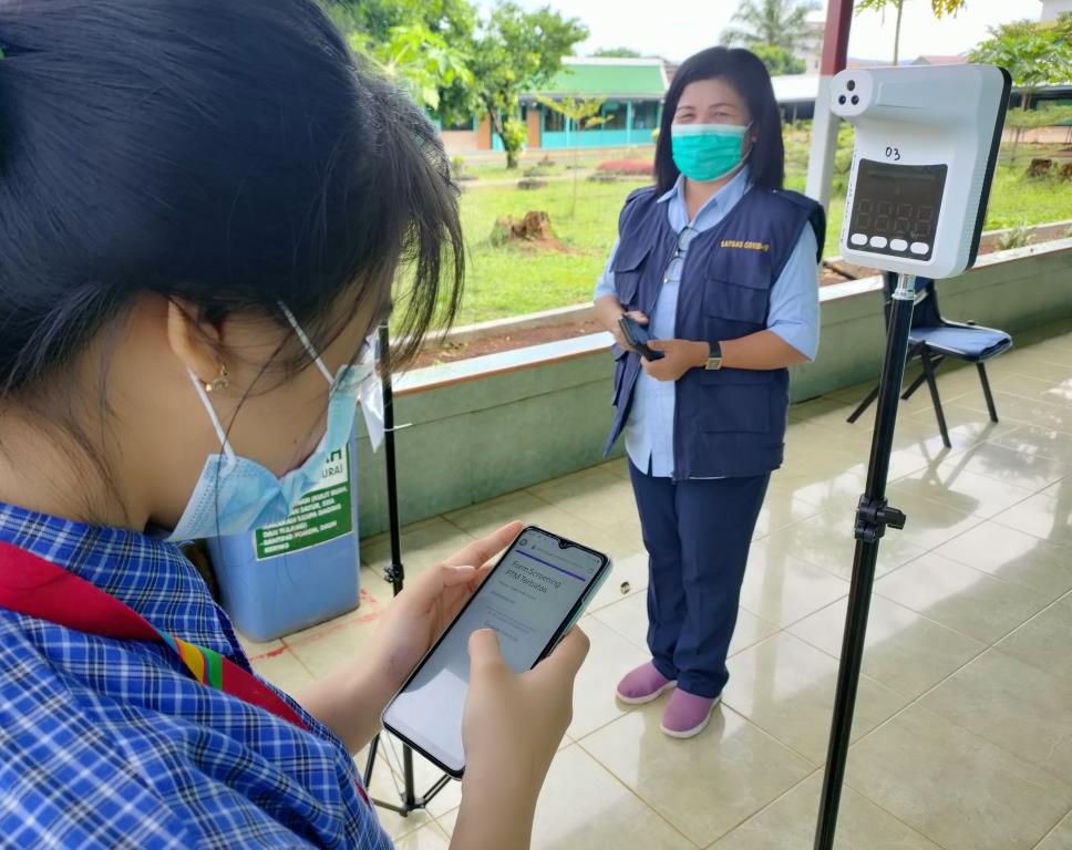 Proses Screening Peserta Didik Sebelum Memasuki Area PTMT